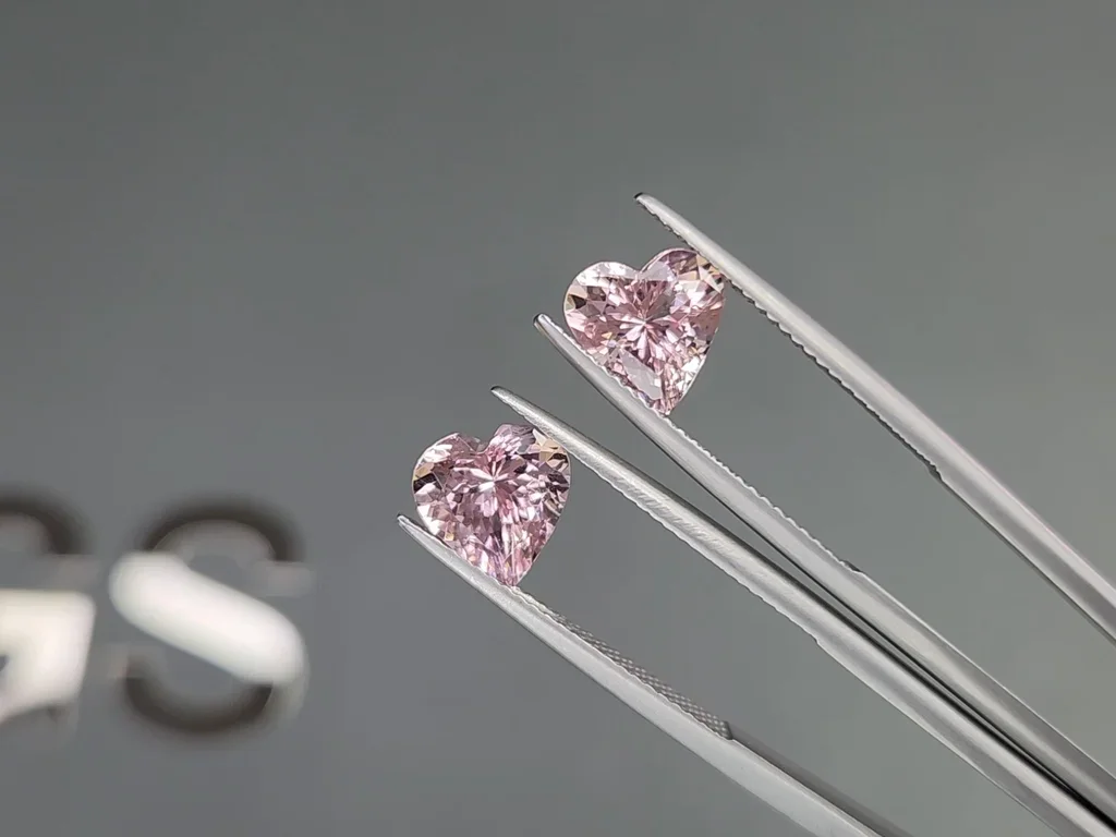 Set of pink morganites in heart shape 6.56 carats, Madagascar 4