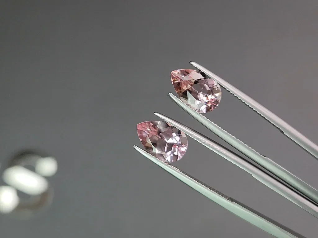 Set of pink morganites in pear cut 5.21 carats 4