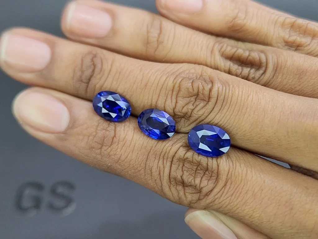 Set of Royal Blue sapphires in oval cut 10.56 carats, Sri Lanka 2