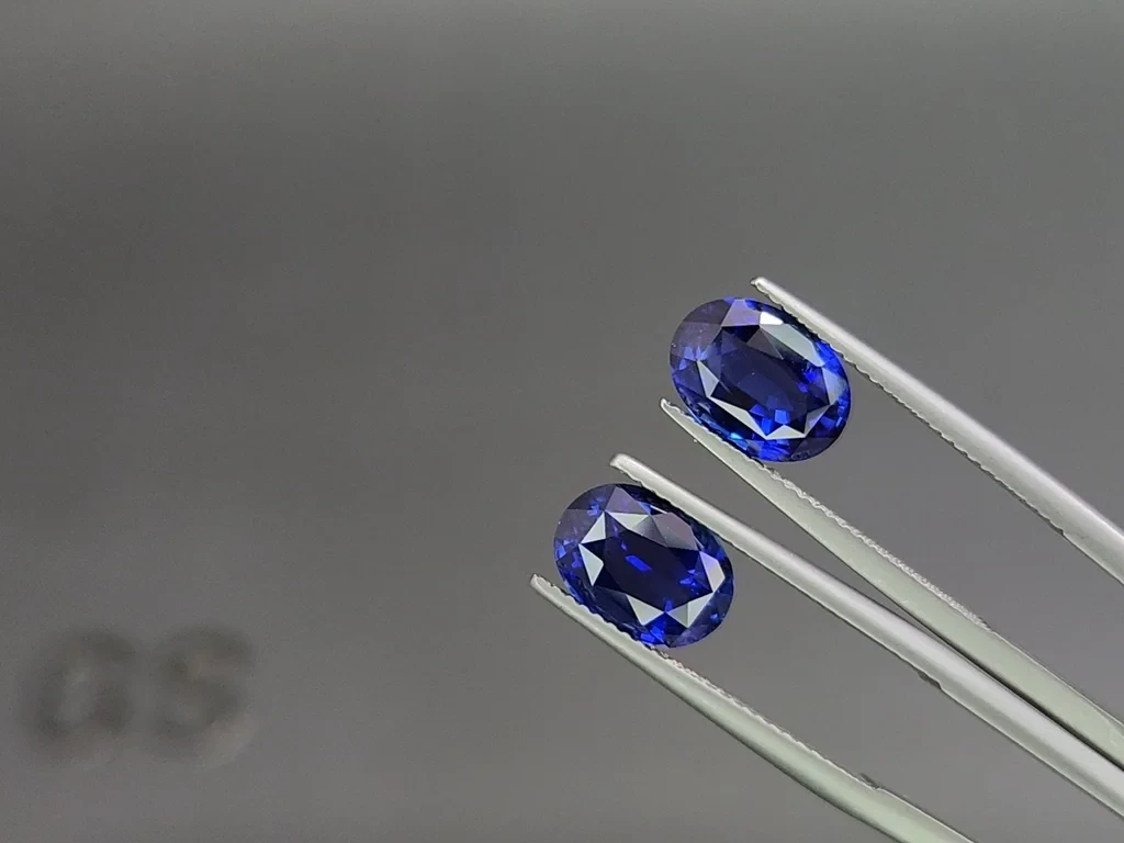 Set of Royal Blue sapphires in oval cut 10.56 carats, Sri Lanka 4