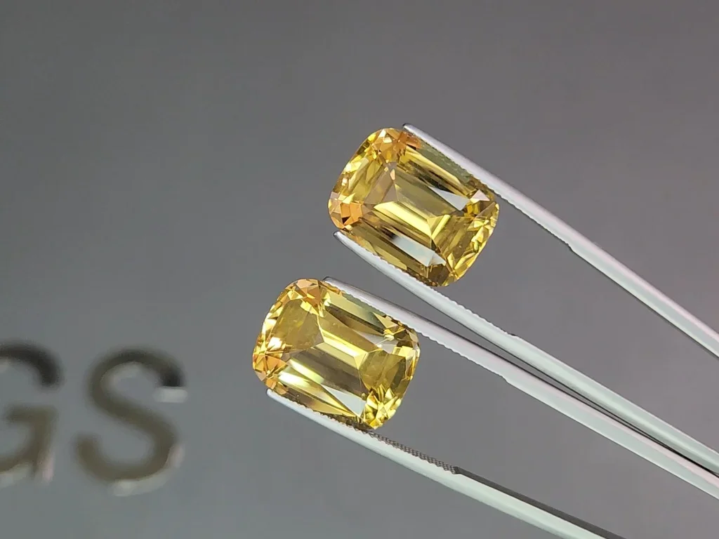 Set of yellow citrines in a high-precision cushion cut 33.52 carats, Africa 4