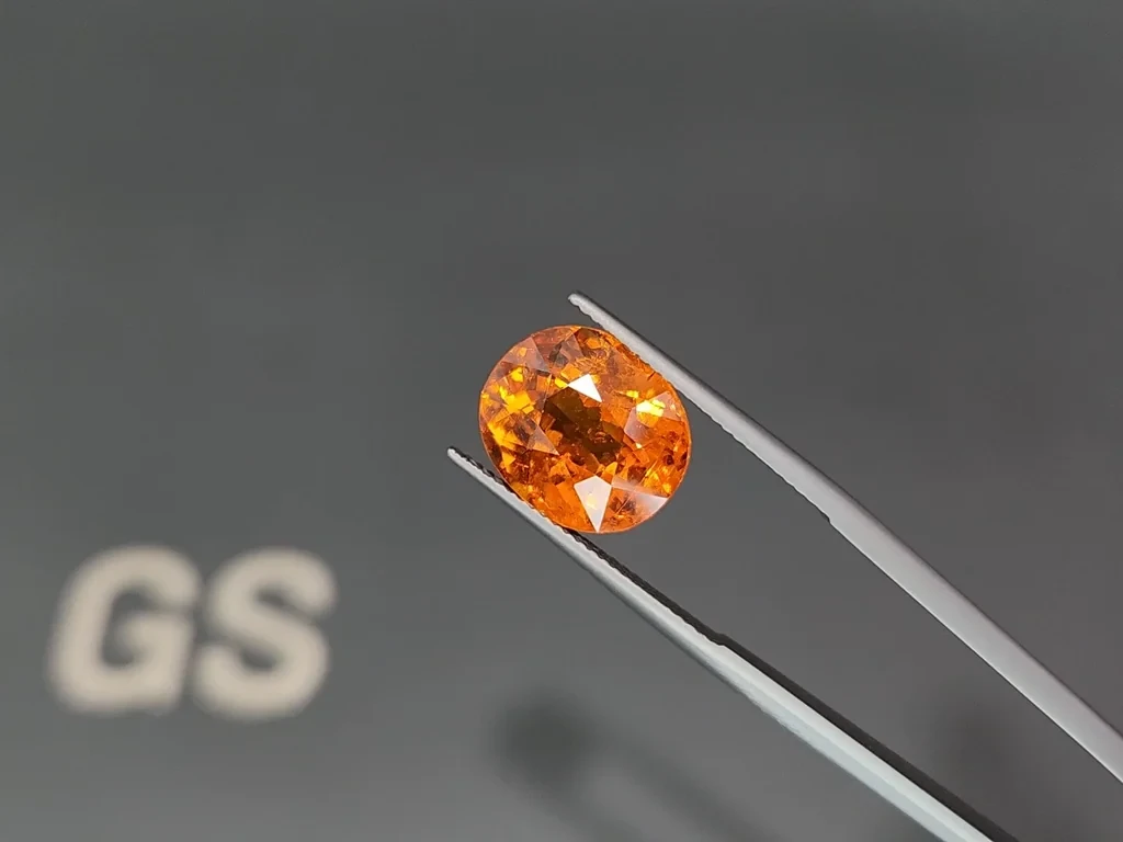 Spessartite garnet  mandarin oval cut 10.12 carats, Africa 3