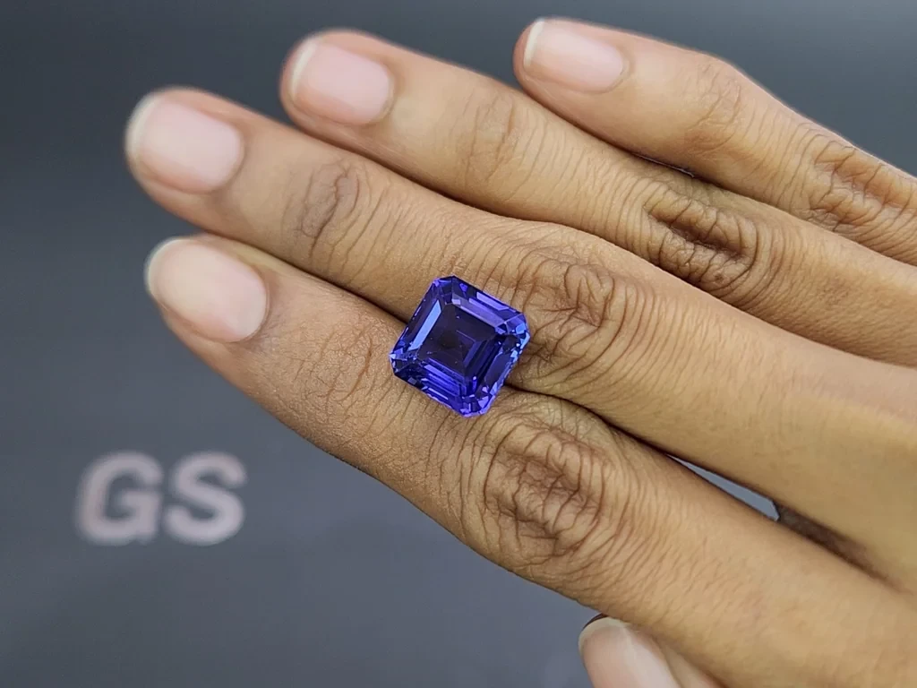Tanzanite asscher cut 9.60 carats, Tanzania 2