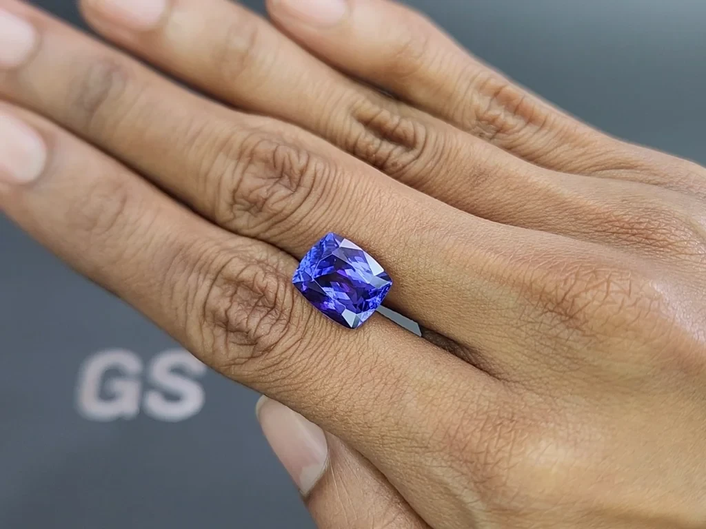 Tanzanite cushion cut 7.18 carats, Tanzania 2