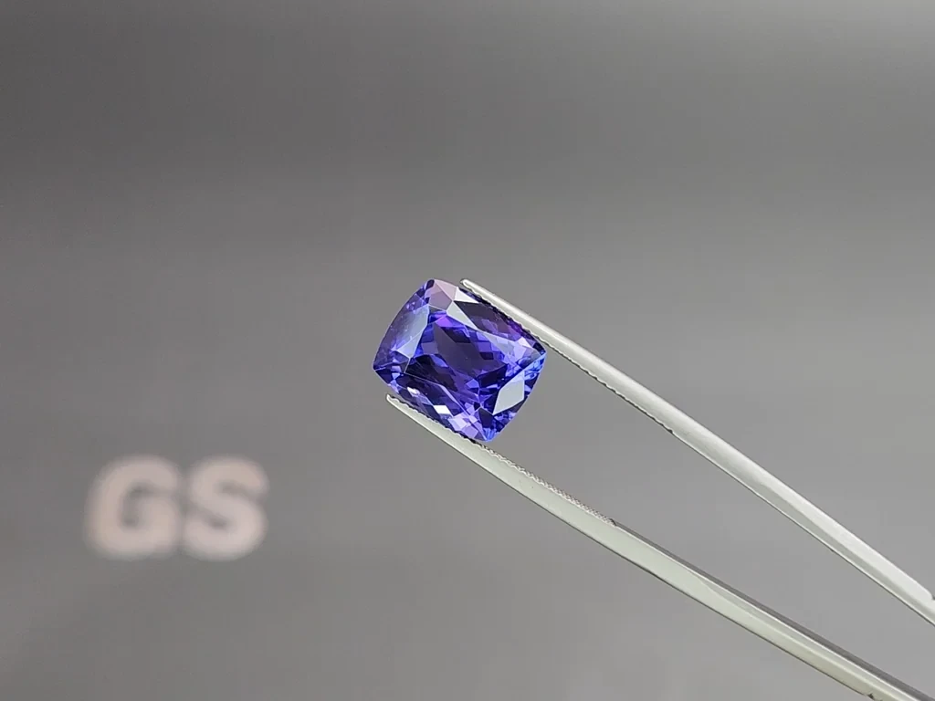 Tanzanite cushion cut 7.18 carats, Tanzania 3
