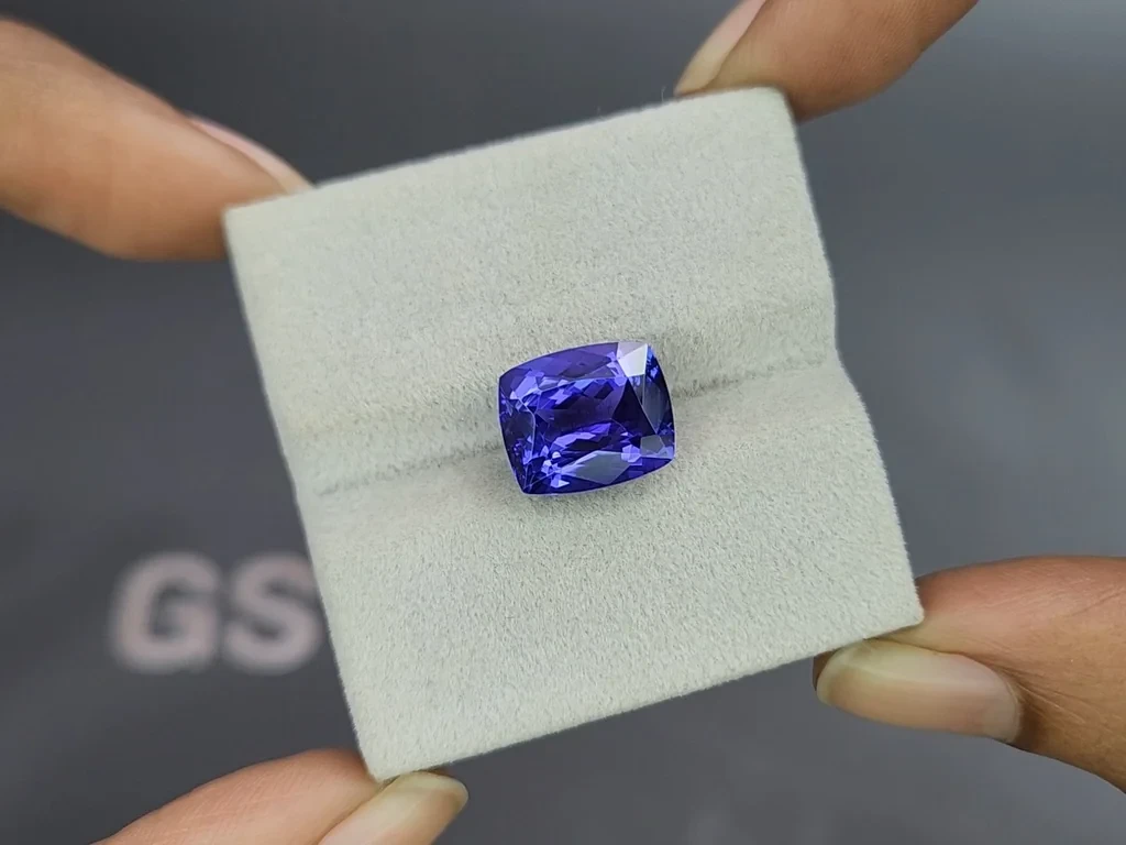 Tanzanite cushion cut 7.18 carats, Tanzania 4