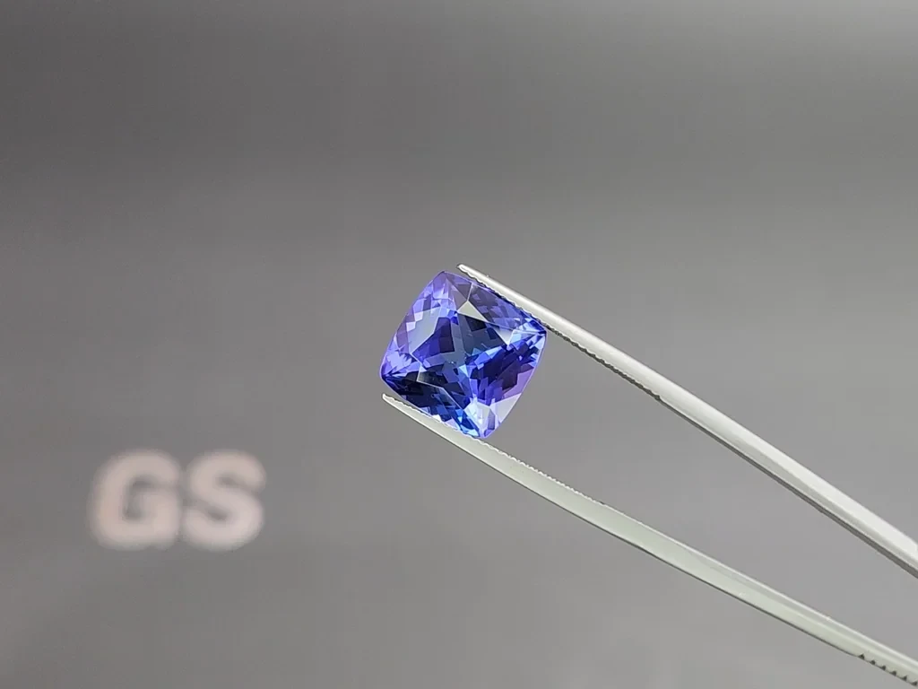 Tanzanite cushion cut 7.51 carats, Tanzania 3