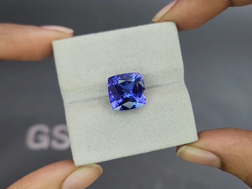 Tanzanite cushion cut 7.51 carats, Tanzania 4