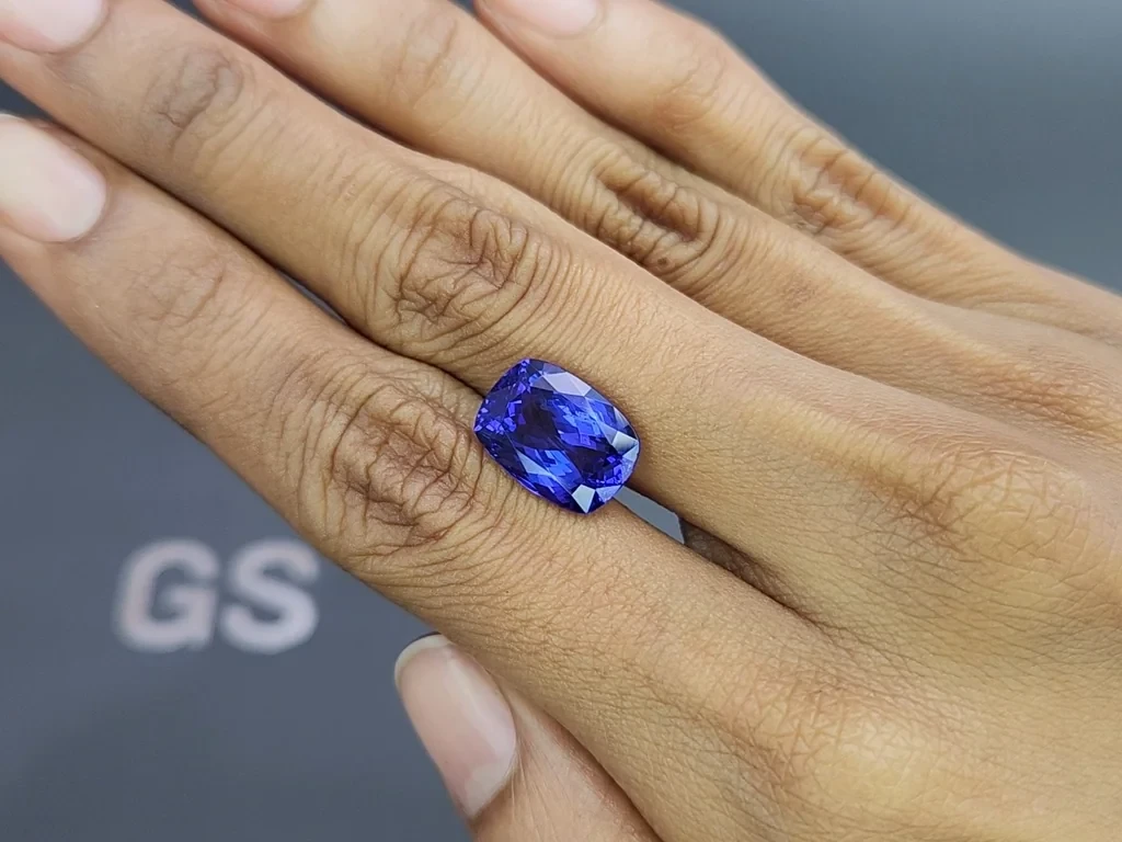 Tanzanite cushion cut 7.52 carats, Tanzania 2