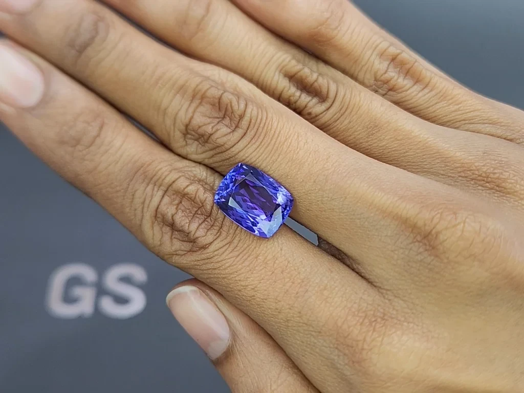 Tanzanite cushion cut 7.61 carats, Tanzania 2