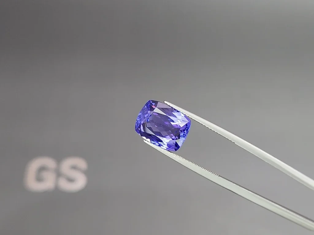 Tanzanite cushion cut 7.61 carats, Tanzania 3