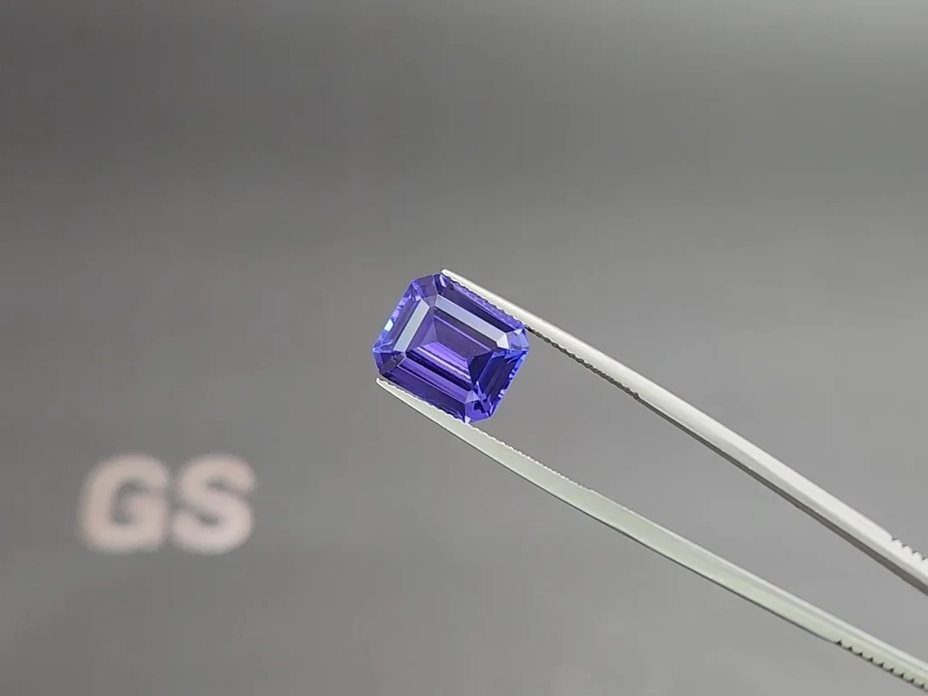 Tanzanite octagon cut 7.04 carats, Tanzania 3