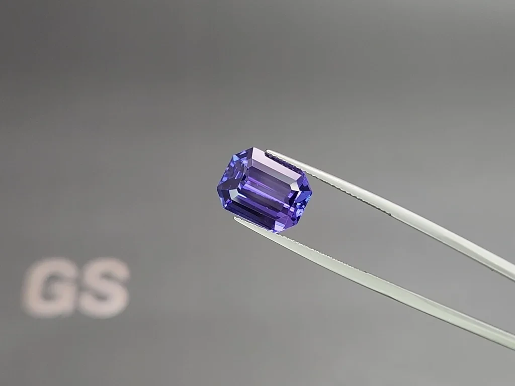 Tanzanite octagon cut 7.15 carats, Tanzania 3