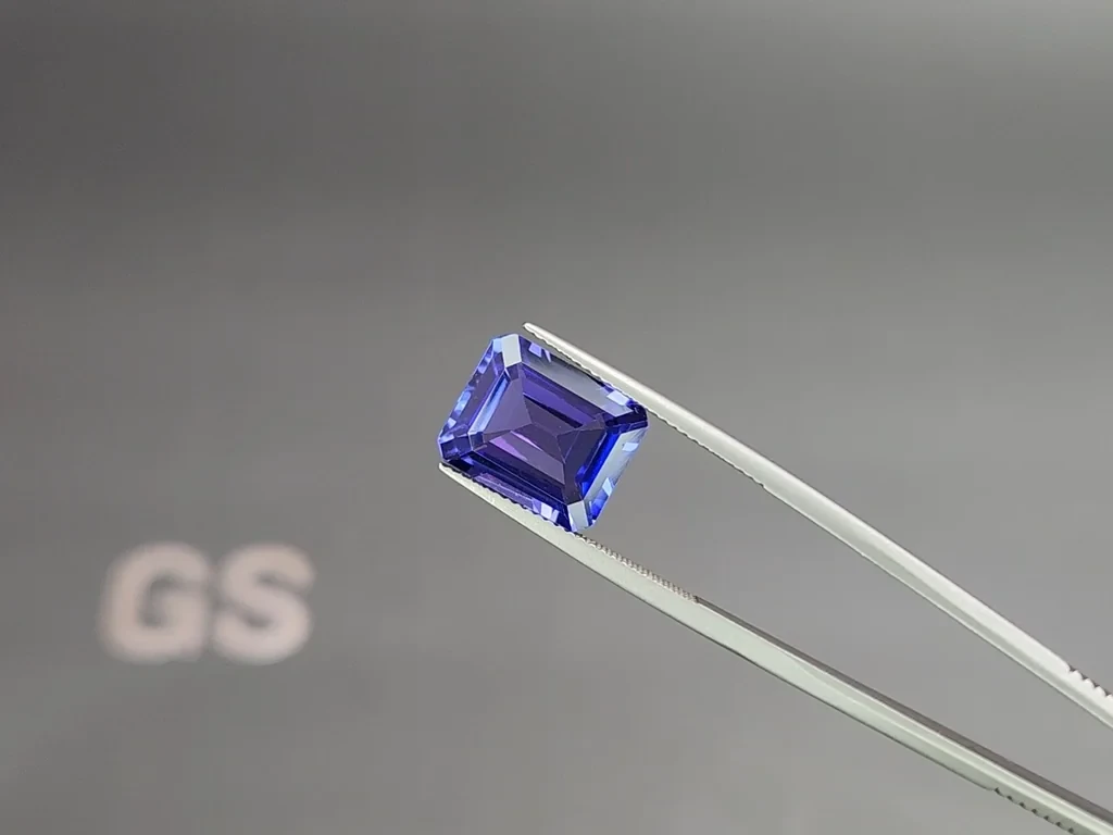 Tanzanite octagon cut 7.18 carats, Tanzania 3