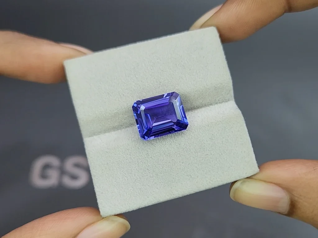 Tanzanite octagon cut 7.18 carats, Tanzania 4