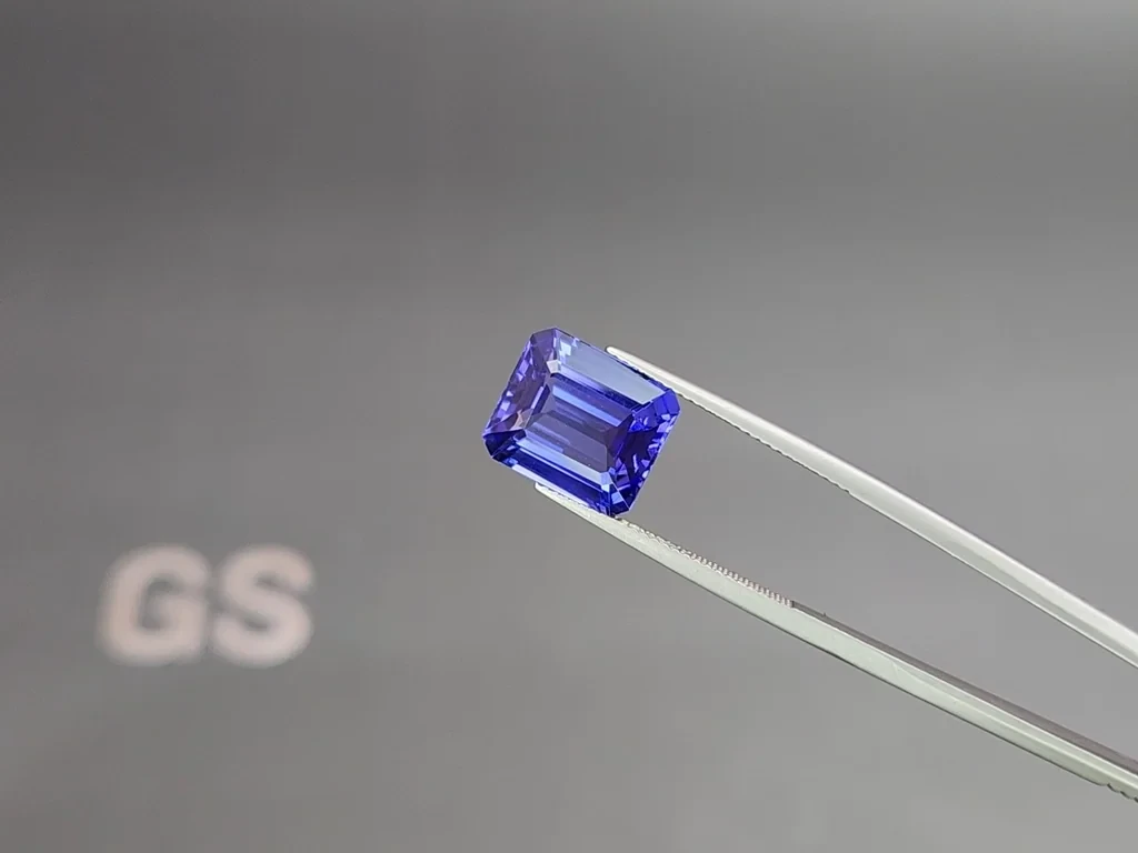 Tanzanite octagon cut 7.38 carats, Tanzania 3