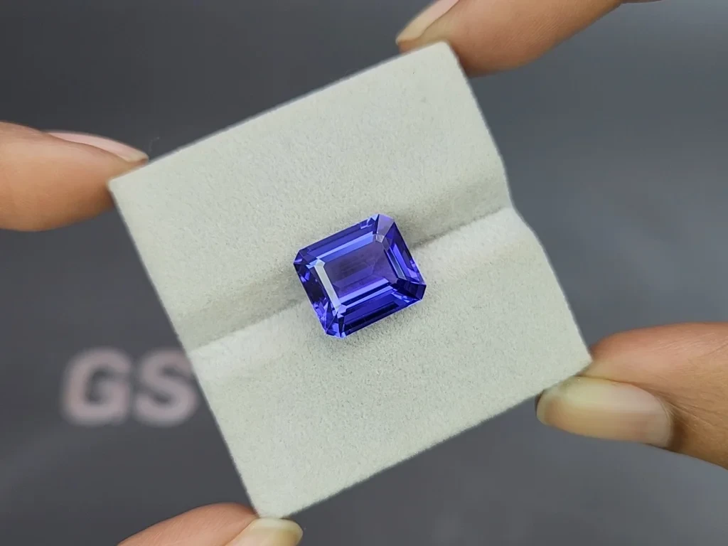 Tanzanite octagon cut 7.38 carats, Tanzania 4