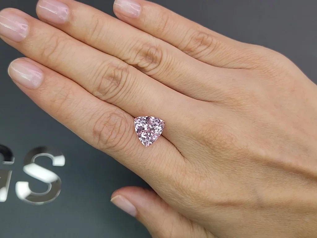 Trillion сut pink morganite 3.90 carats 2