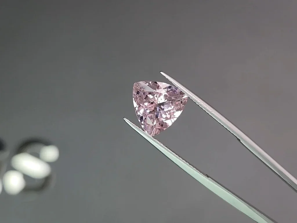 Trillion сut pink morganite 3.90 carats 3
