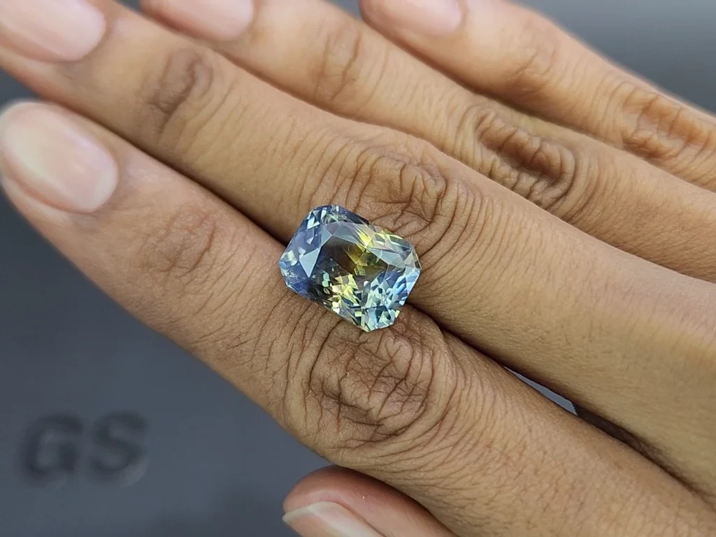 Unheated Bi-color sapphire in radiant cut  11.65 carats, Sri Lanka 2