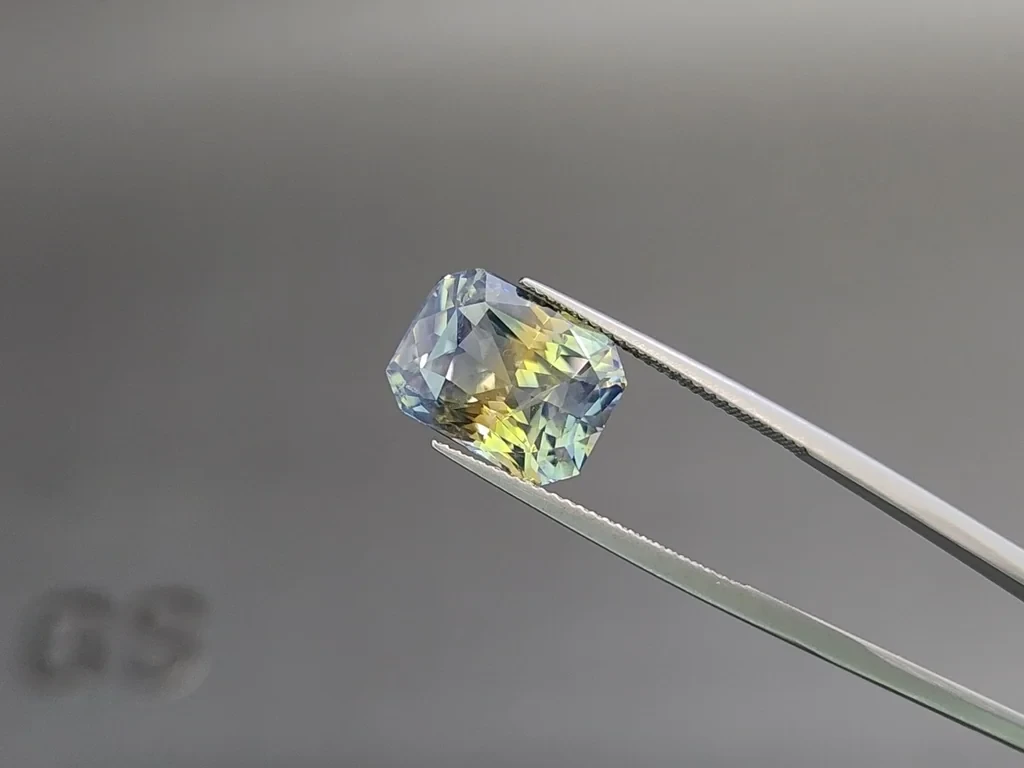 Unheated Bi-color sapphire in radiant cut  11.65 carats, Sri Lanka 3