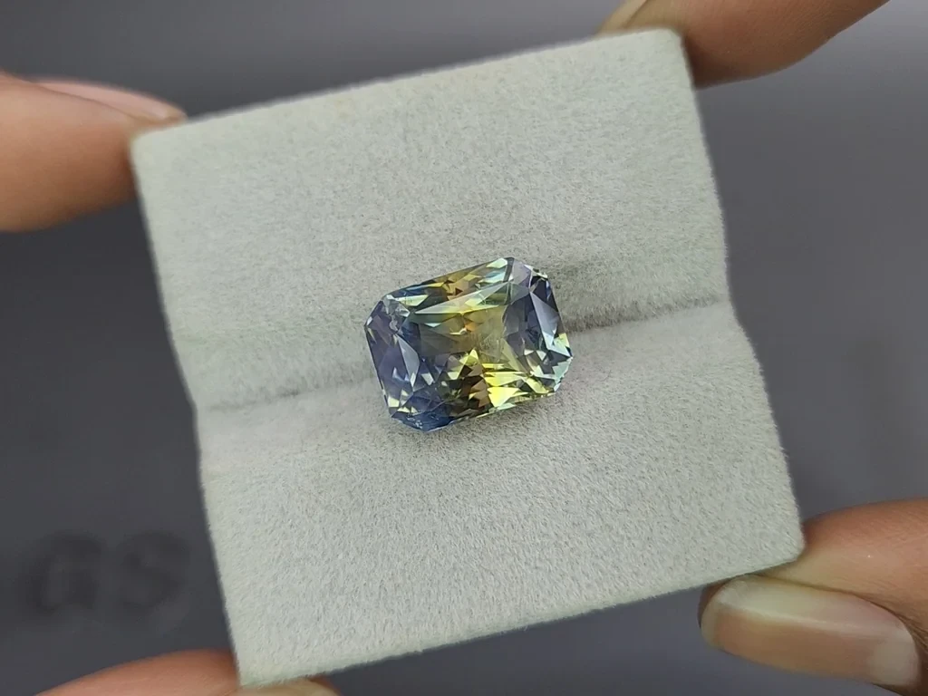 Unheated Bi-color sapphire in radiant cut  11.65 carats, Sri Lanka 4