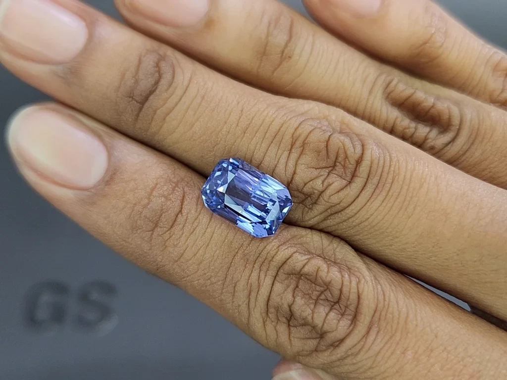 Unheated Intense Blue sapphire in radiant cut 8.05 carats  Sri Lanka 2