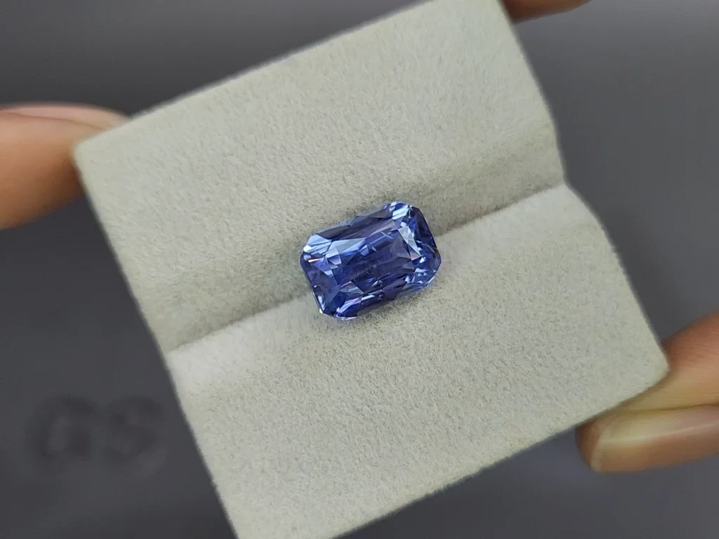Unheated Intense Blue sapphire in radiant cut 8.05 carats  Sri Lanka 4