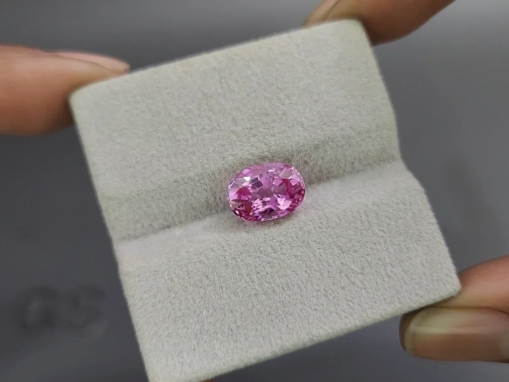 Unheated Intense Pink sapphire in oval cut 3.59 carats, Madagascar 4