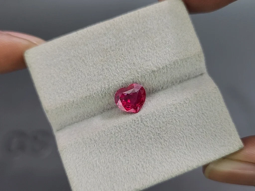 Unheated Intense Red ruby in heart shape 1.53 carats, Mozambique 4