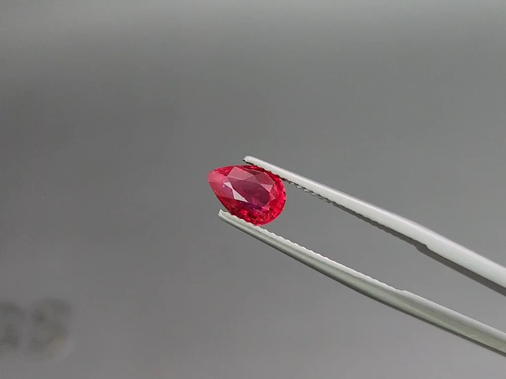 Unheated Intense Red ruby in pear cut 1.57 carats, Mozambique 3