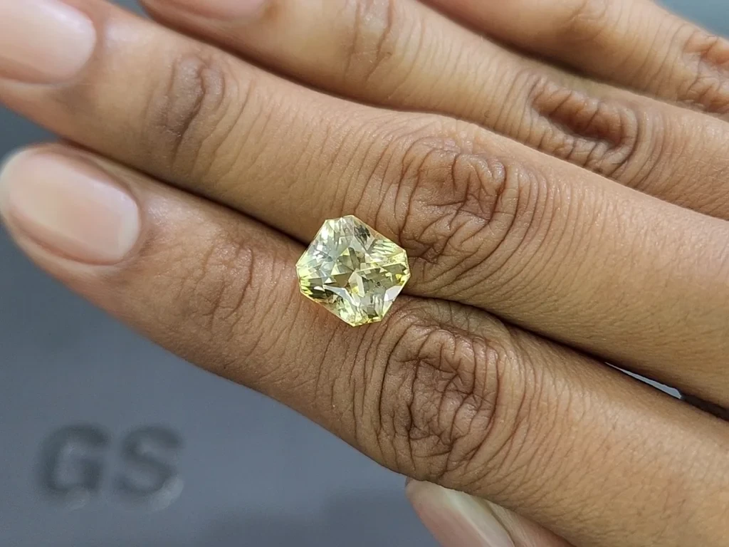 Unheated Pastel Yellow sapphire in radiant cut 6.11 carats, Sri Lanka 2