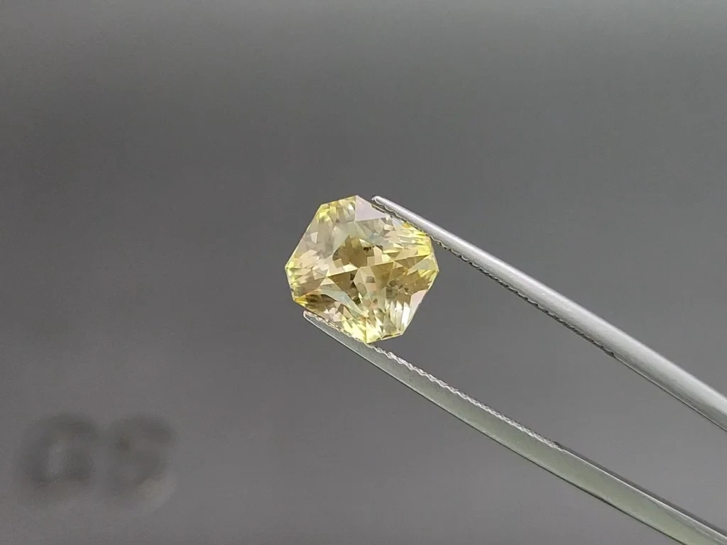 Unheated Pastel Yellow sapphire in radiant cut 6.11 carats, Sri Lanka 3
