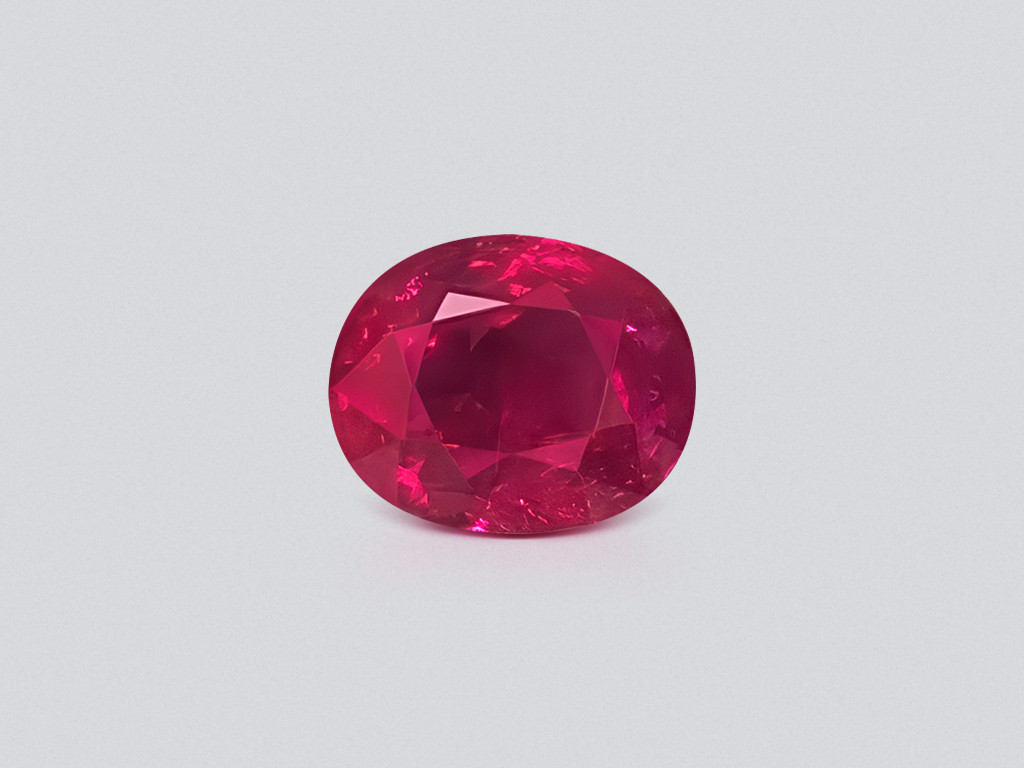 Unheated Pigeon's Blood red ruby in oval cut 5.27 carats, Burma (Mogok), GRS, SSEF