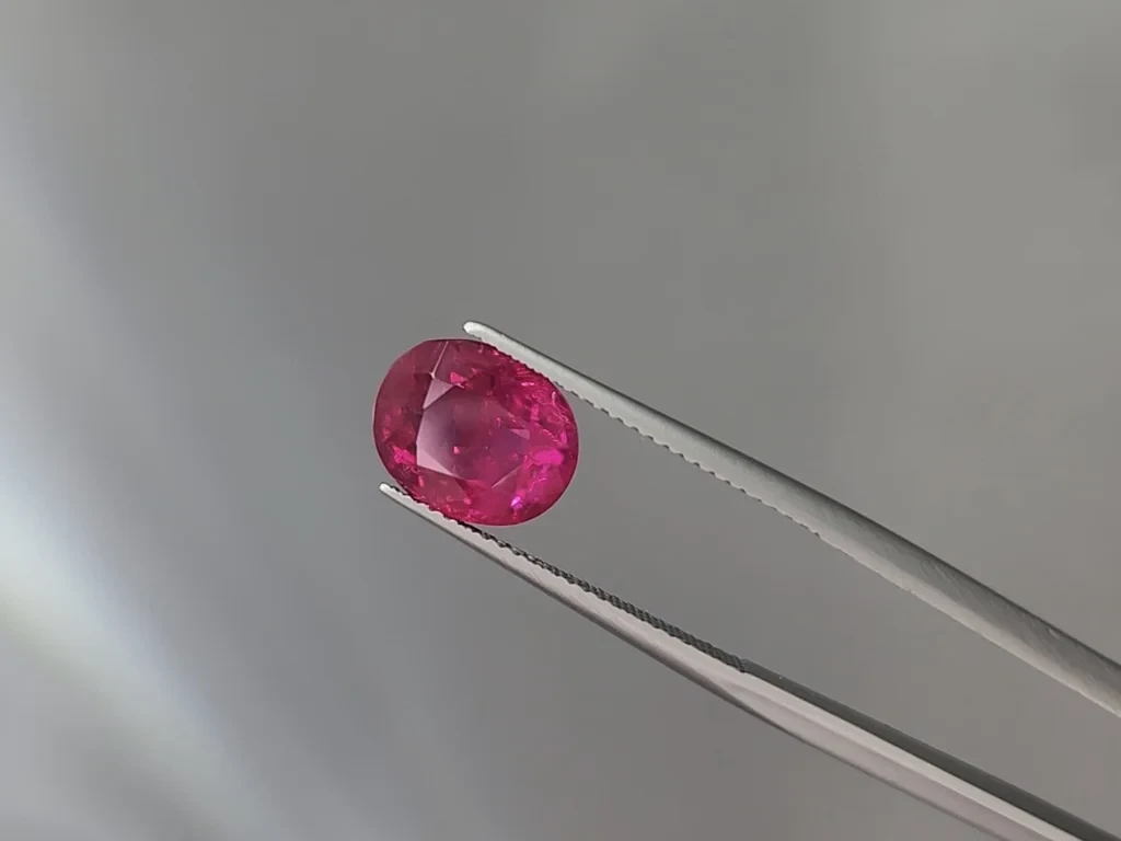 Unheated Pigeon's Blood red ruby in oval cut 5.27 carats, Burma (Mogok), GRS, SSEF 3