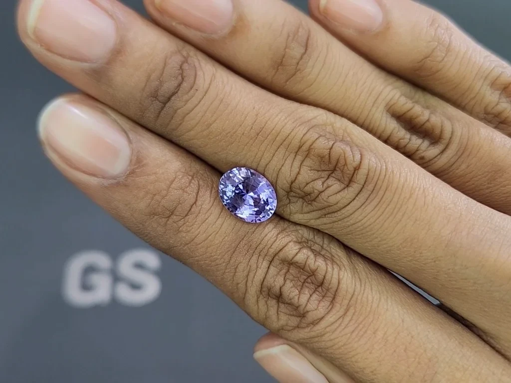Unheated purple or Lavender sapphire in oval cut 2.96 carats, Sri Lanka 2