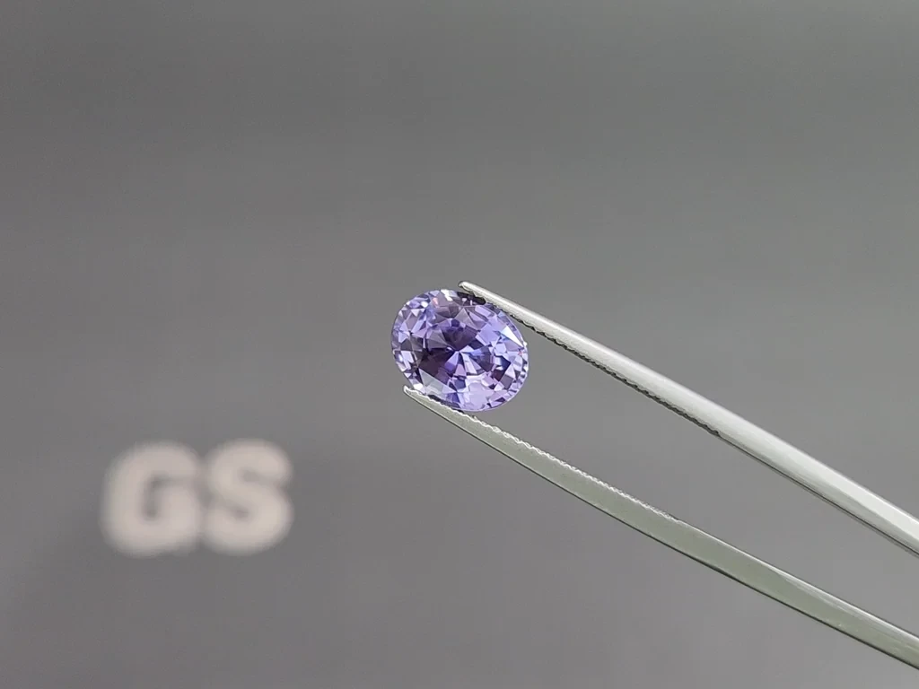 Unheated purple or Lavender sapphire in oval cut 2.96 carats, Sri Lanka 3