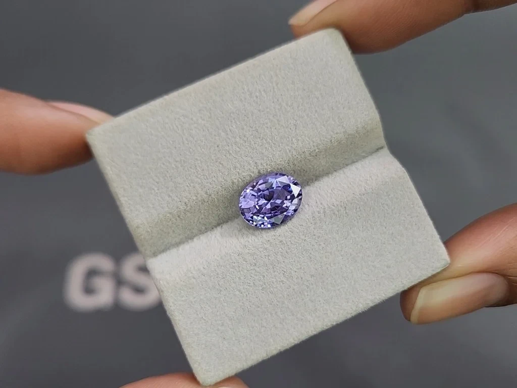 Unheated purple or Lavender sapphire in oval cut 2.96 carats, Sri Lanka 4