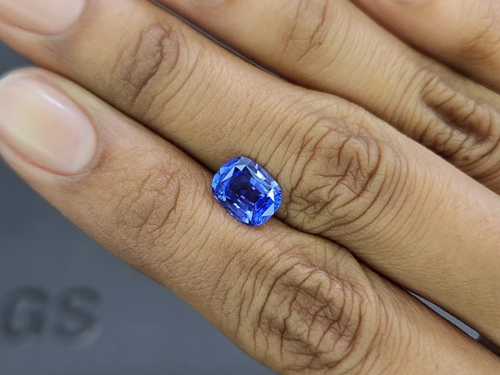 Unheated Royal Blue sapphire in cushion cut 2.52 carats, Sri Lanka 2