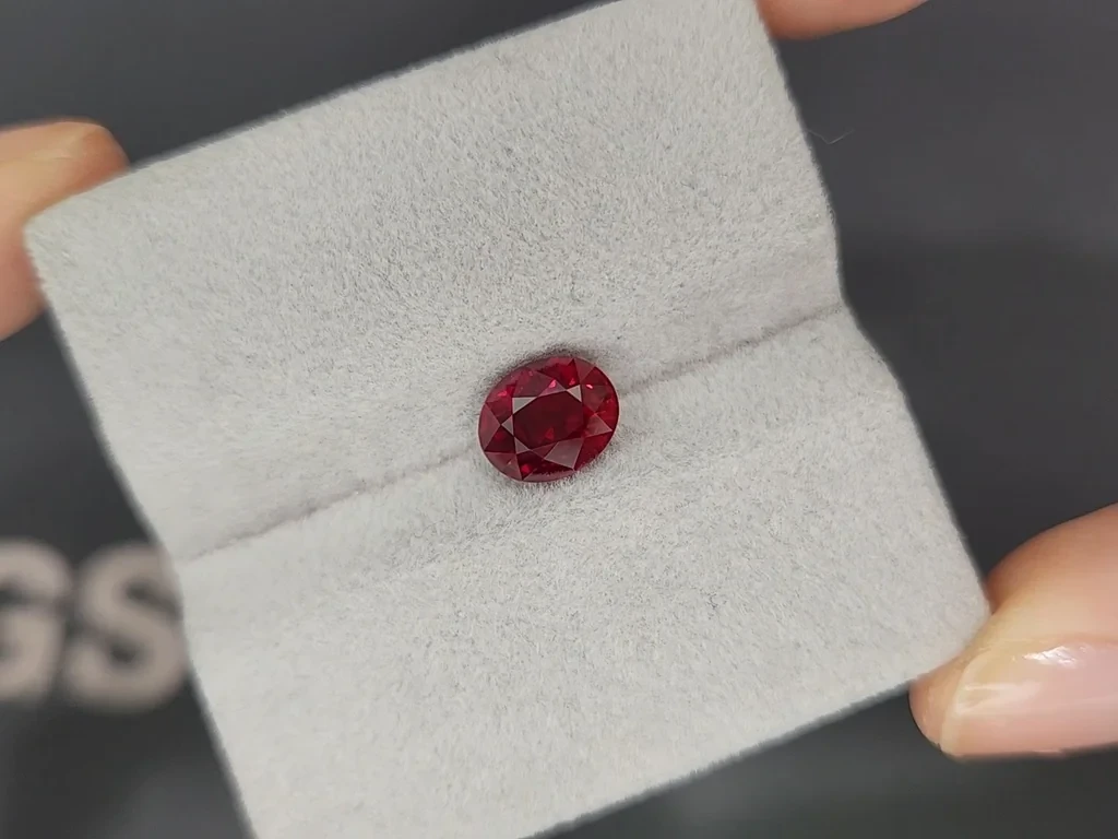 Unheated ruby Crimson Red oval cut 2.06 carats, Mozambique. Gubelin 4