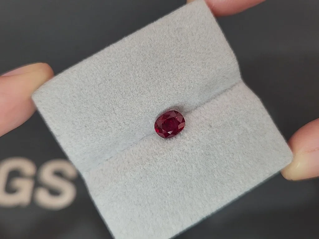 Unheated ruby oval cut 1.30 carats, Mogok, GRS 4