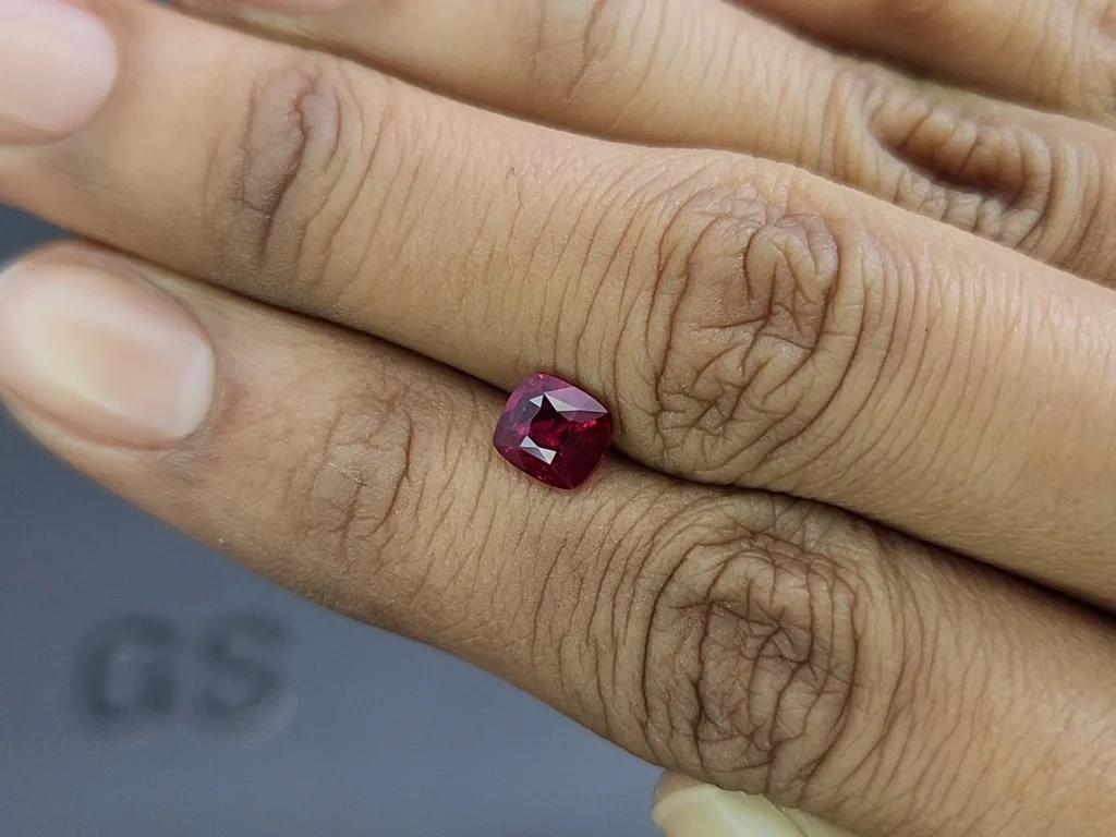 Unheated ruby Pigeon blood cushion cut 1.05 carats, Mozambique 2
