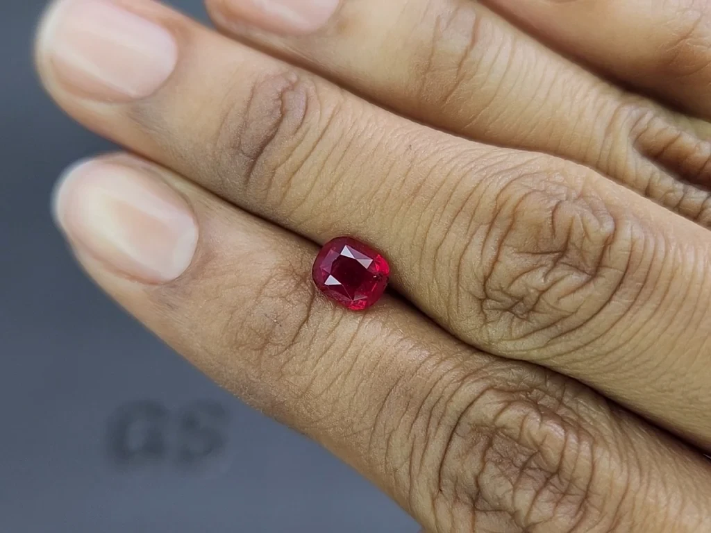 Unheated ruby Pigeon blood cushion cut 1.59 carats, Mozambique 2