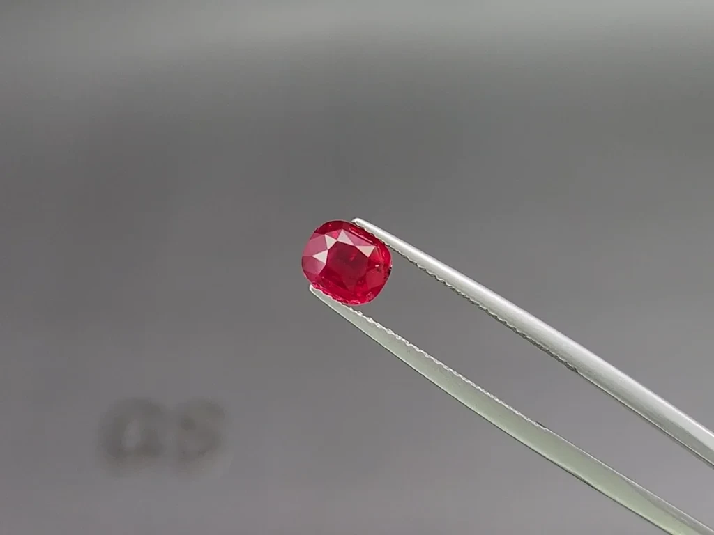 Unheated ruby Pigeon blood cushion cut 1.59 carats, Mozambique 3