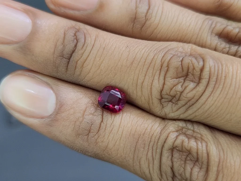 Unheated ruby Pigeon blood cushion cut 1.60 carats, Mozambique 2