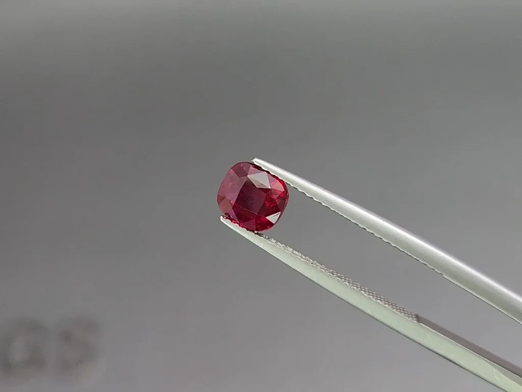 Unheated ruby Pigeon blood cushion cut 1.60 carats, Mozambique 3