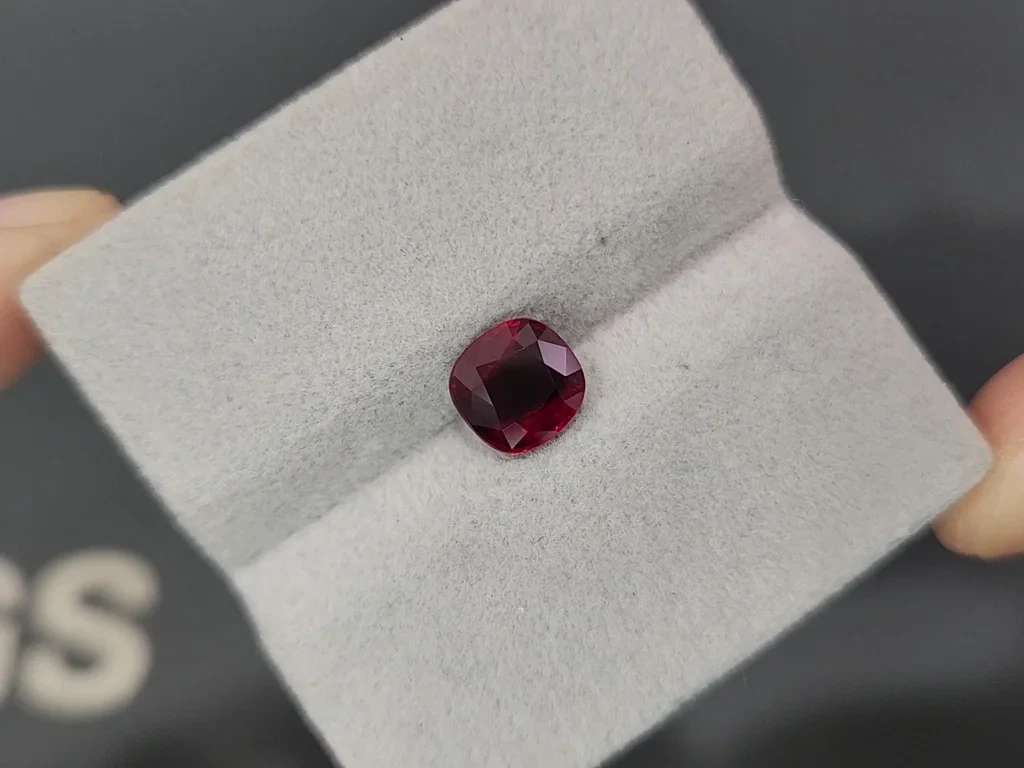 Unheated ruby Pigeon Blood cushion cut 2.12 carats, Burma 4