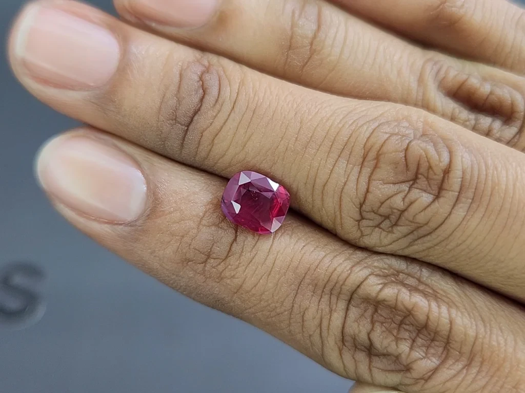 Unheated ruby Pigeon blood cushion cut 2.57 carats, Mozambique 2