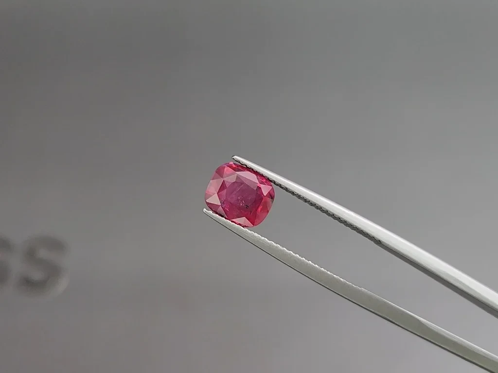 Unheated ruby Pigeon blood cushion cut 2.57 carats, Mozambique 3