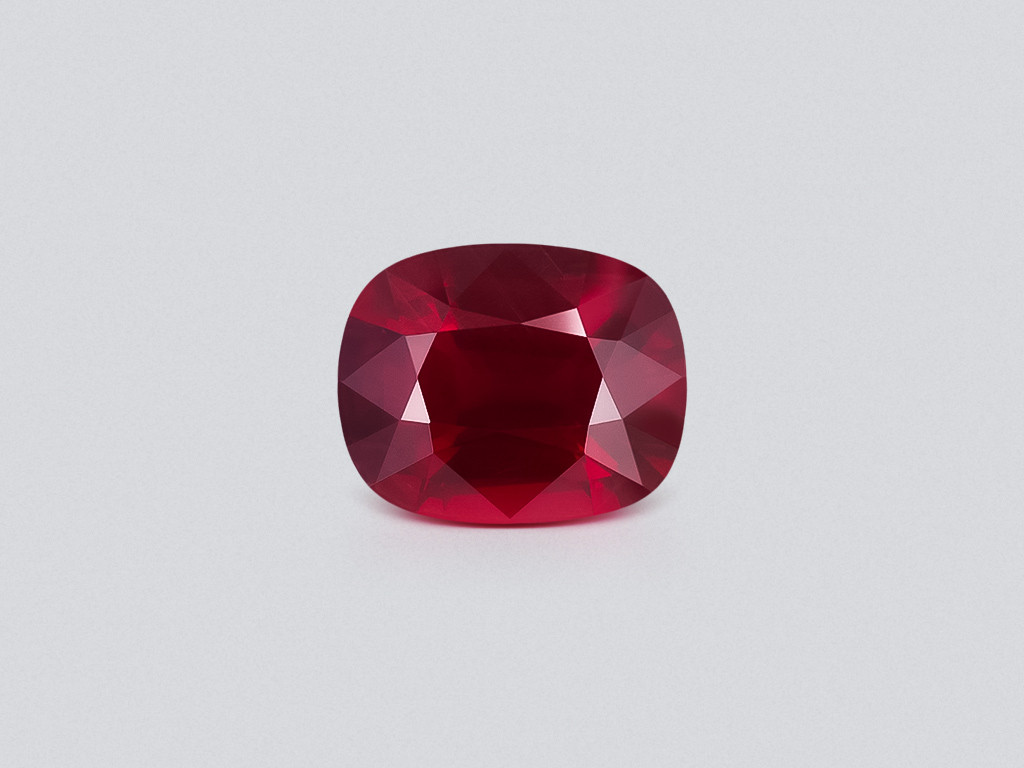 Unheated ruby Pigeon blood cushion cut  6.33 carats, Mozambique